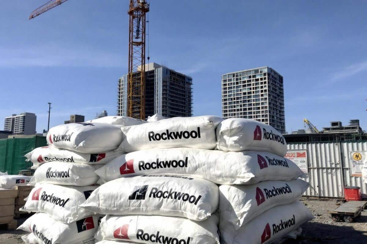 Combien de sac de laine de roche pour 100m2 ?