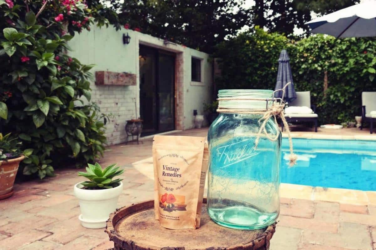 Eau de piscine verte : 4 remèdes de grand mère