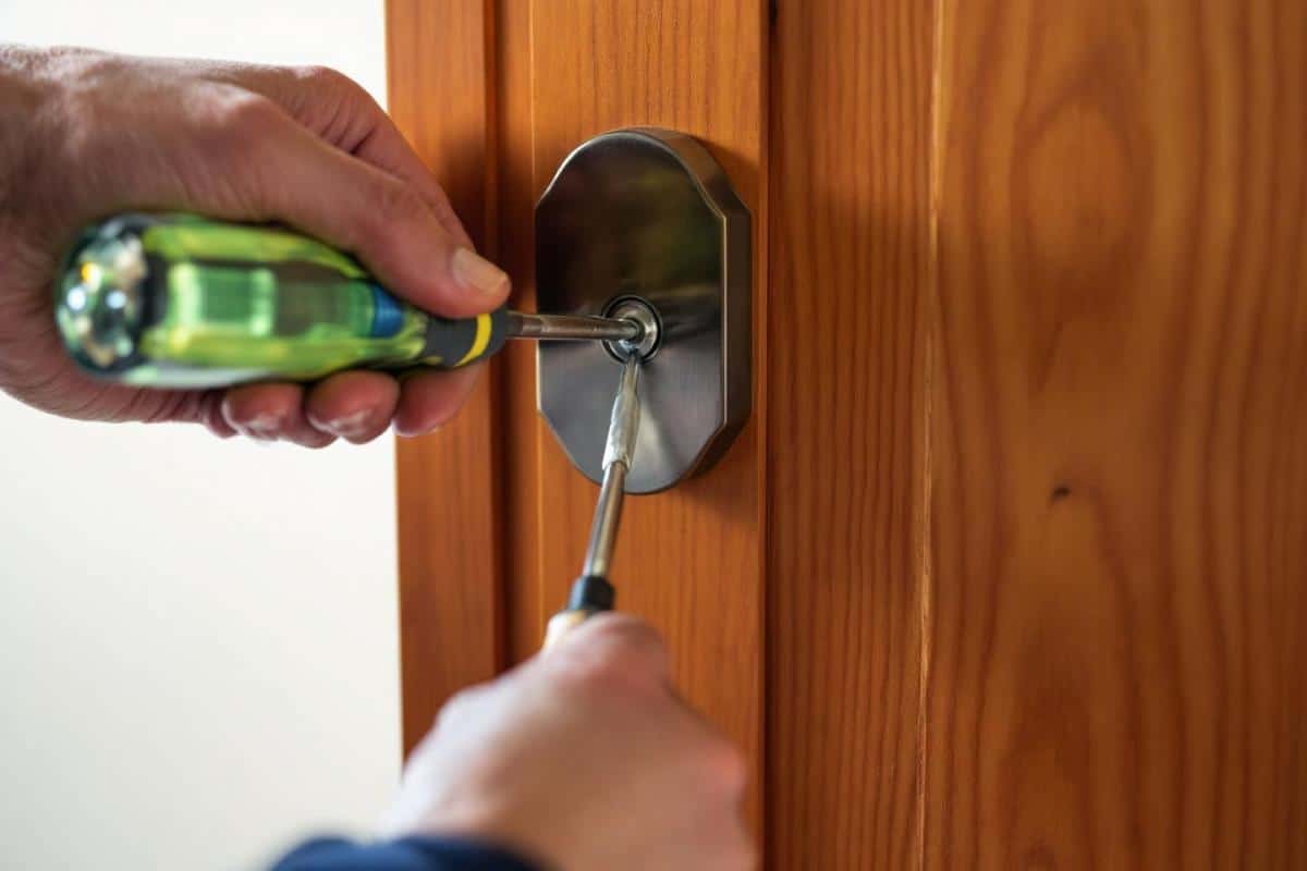 Comment changer une serrure de porte ?
