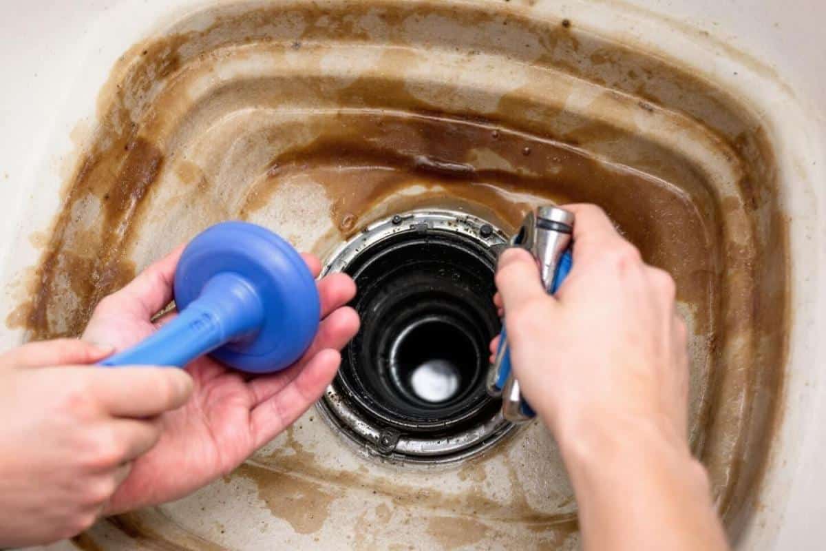 Comment déboucher une douche ?